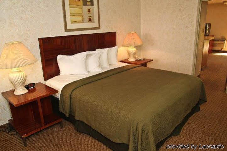 Green Tree Inn And Extended Stay Suites Вікторвілл Екстер'єр фото
